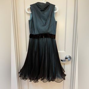 Vintage sleeveless bridal/prom dress in (size 0) - Bundle and take 25% off 😊!